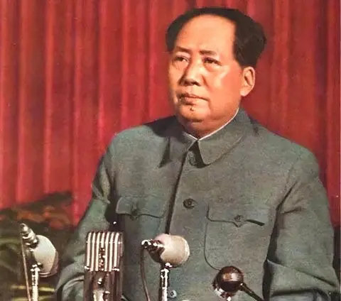 毛主席81岁时经过天安门,对着画像哀叹一句,大家听后却哈哈大笑