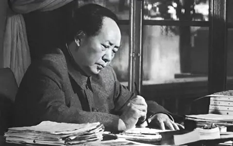 1976年毛主席治丧期间,华国锋当众斥责一人:你这是在故意捣乱