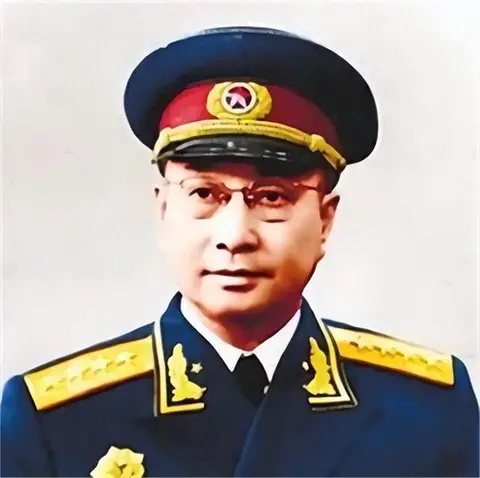 陈赓原与粟裕并驾齐驱,为何在三年内差距明显,两次失误是关键